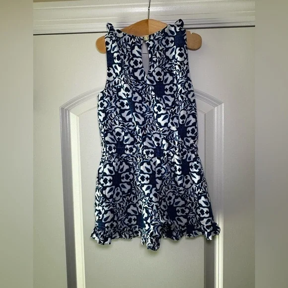 Vineyard Vines Blue Tile Medallion 3T Romper - Picture 2 of 3